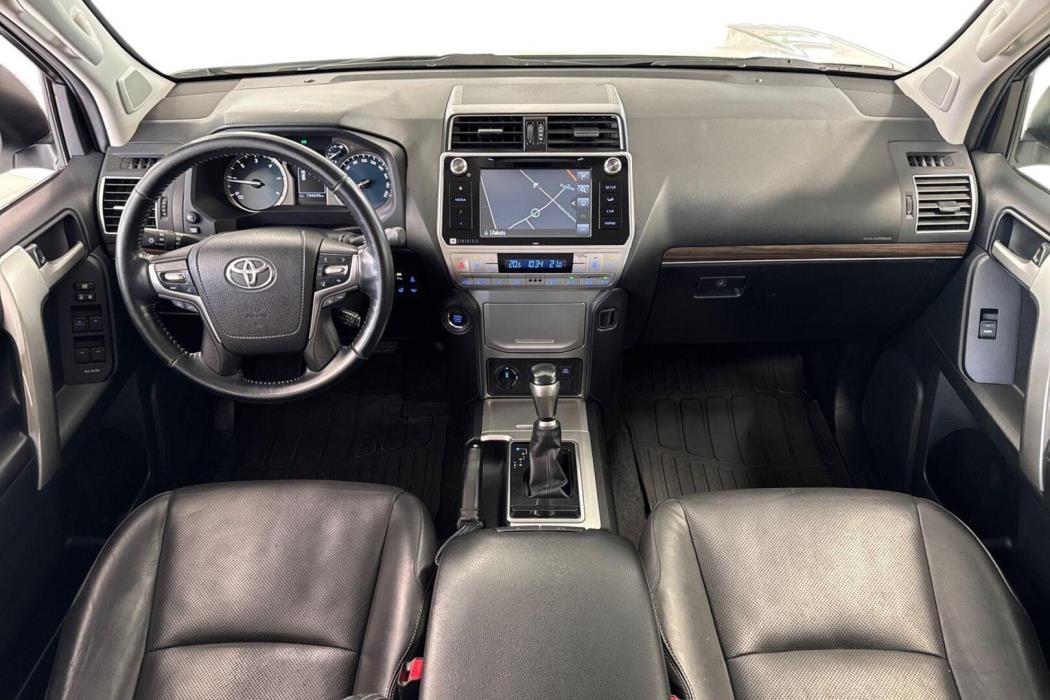 TOYOTA Land Cruiser 2018