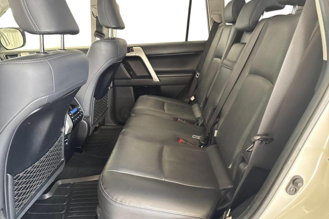 TOYOTA Land Cruiser 2018