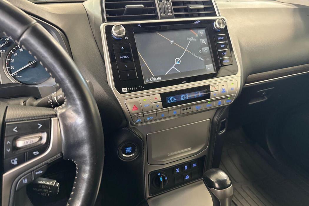 TOYOTA Land Cruiser 2018