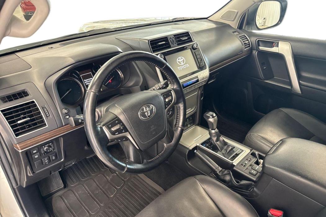 TOYOTA Land Cruiser 2018