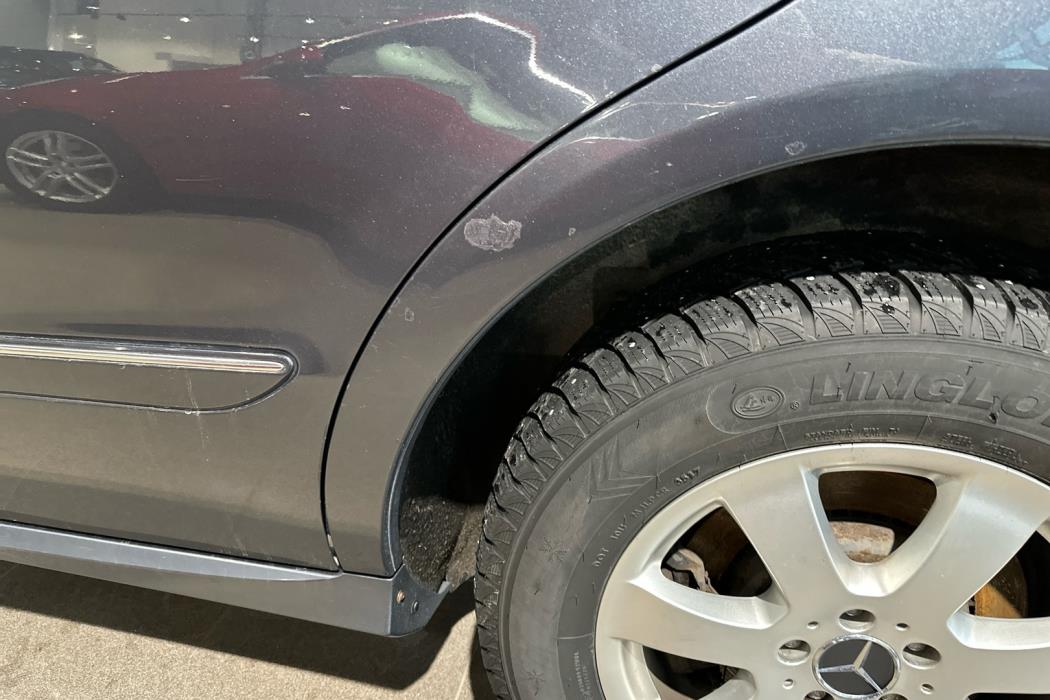 MERCEDES-BENZ R 2010