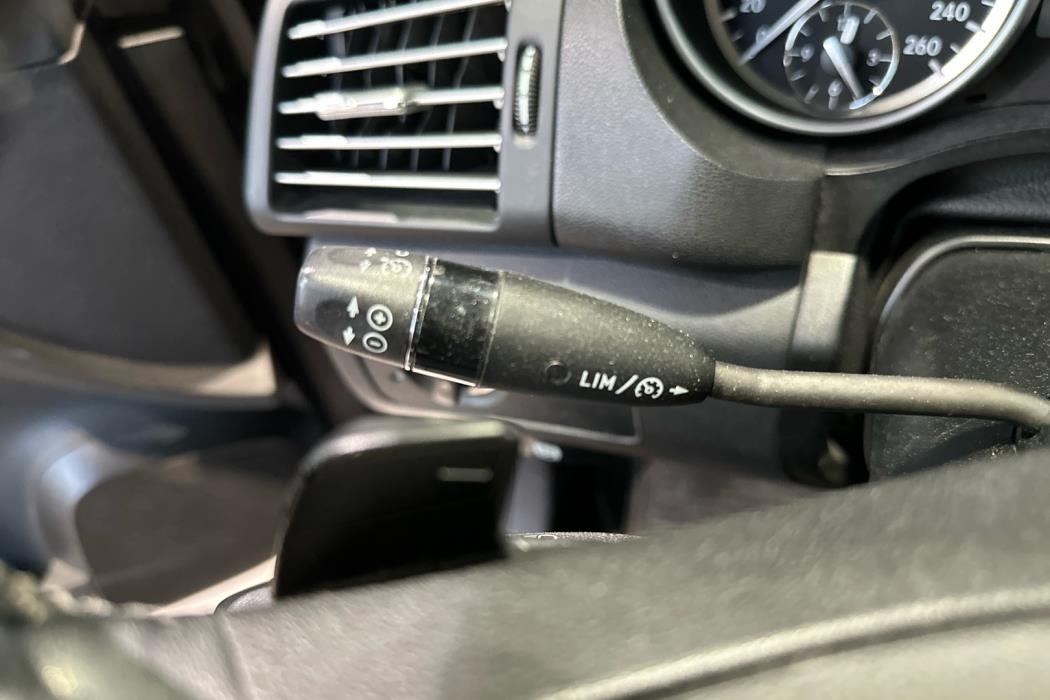 MERCEDES-BENZ R 2010