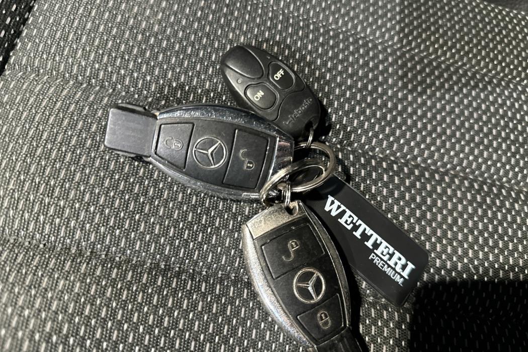 MERCEDES-BENZ R 2010