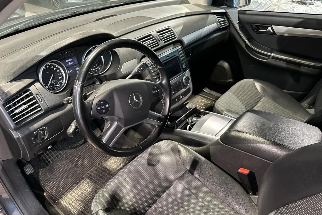 MERCEDES-BENZ R 2010