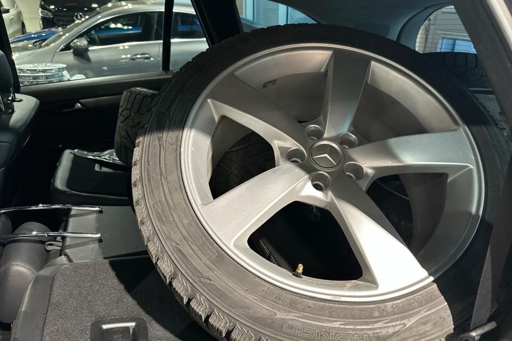 MERCEDES-BENZ R 2010