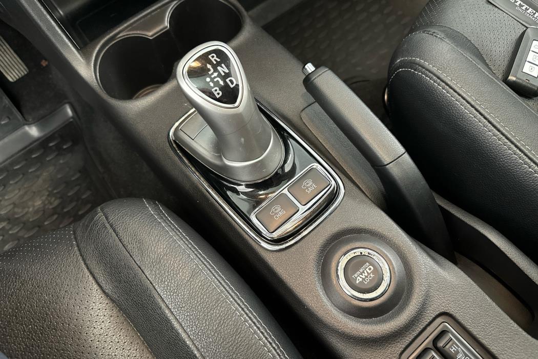 MITSUBISHI Outlander PHEV 2015