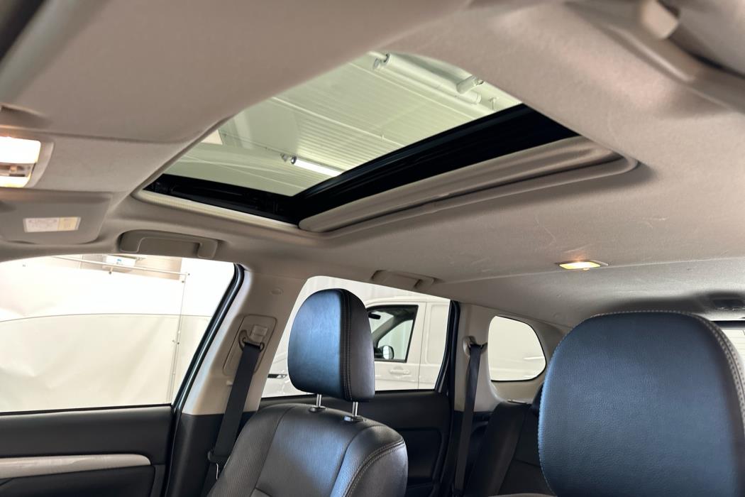 MITSUBISHI Outlander PHEV 2015