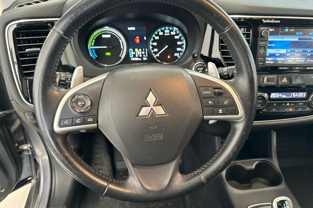 MITSUBISHI Outlander PHEV 2015