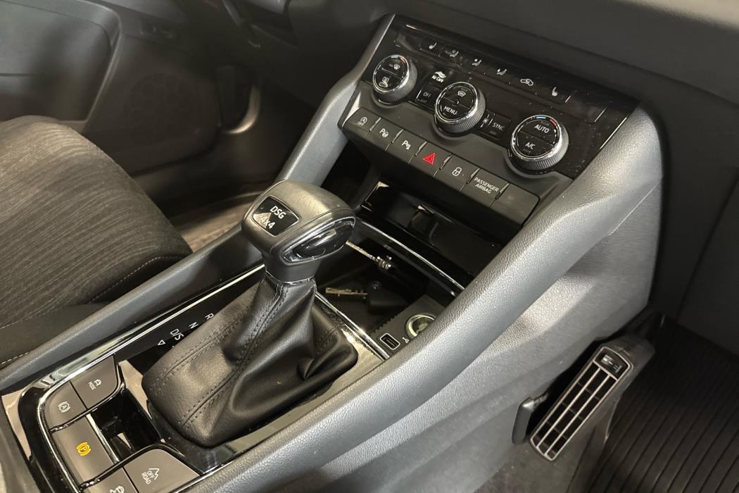 SKODA Karoq 2019