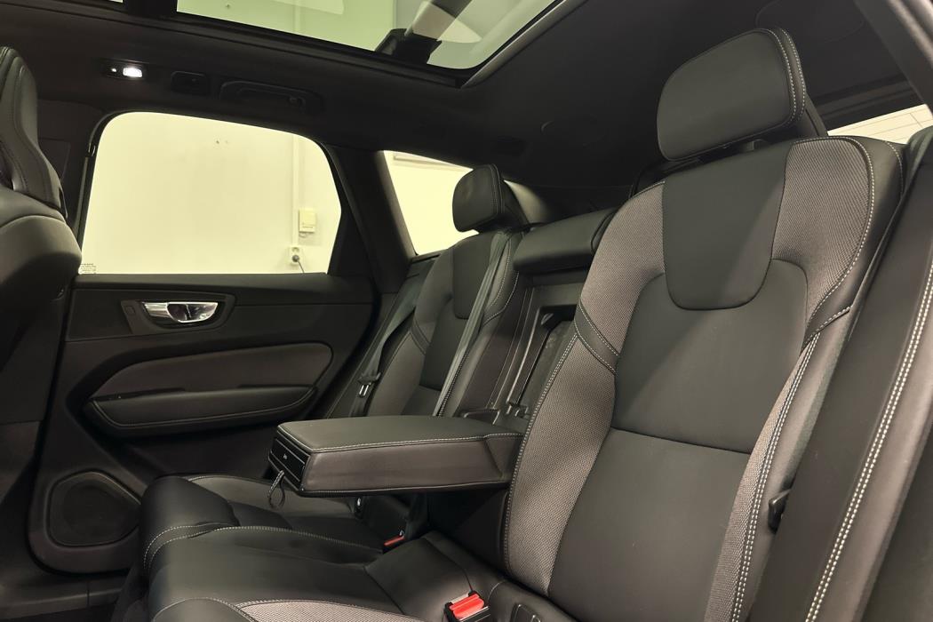 VOLVO XC60 2022