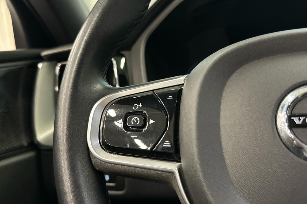 VOLVO XC60 2022