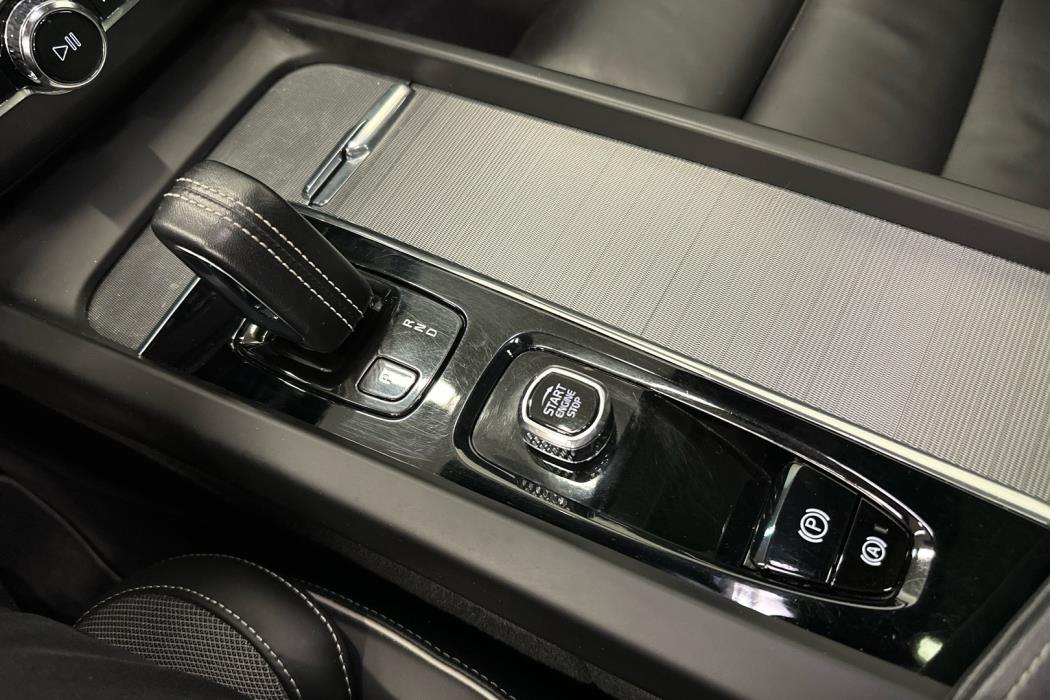 VOLVO XC60 2022
