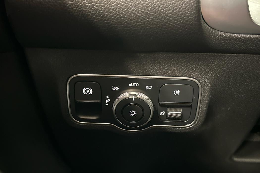 MERCEDES-BENZ EQB 2025
