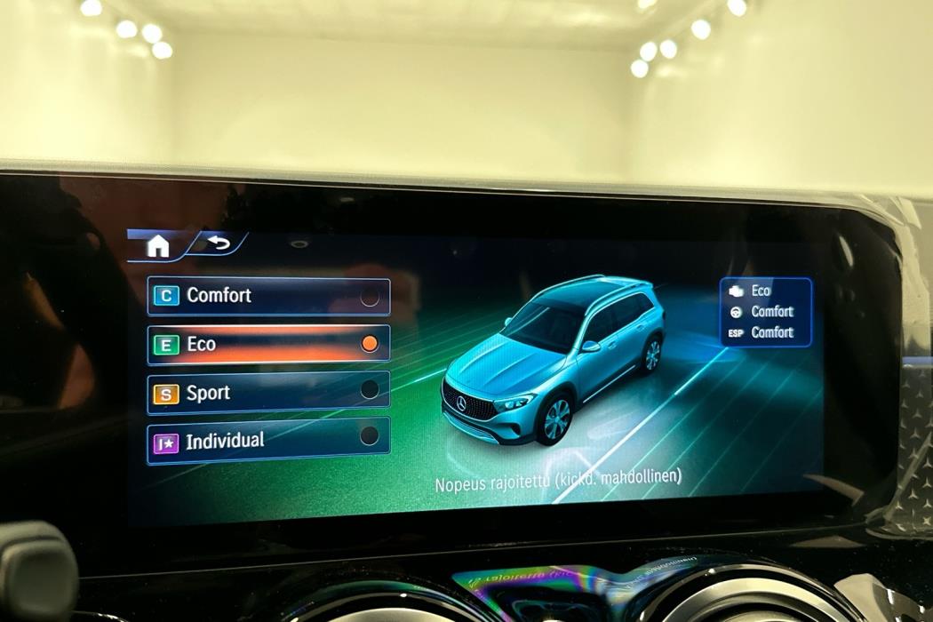MERCEDES-BENZ EQB 2025