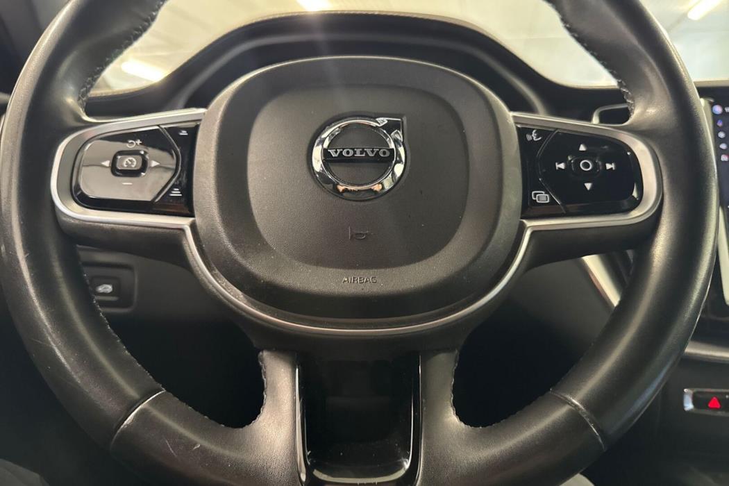 VOLVO XC60 2022
