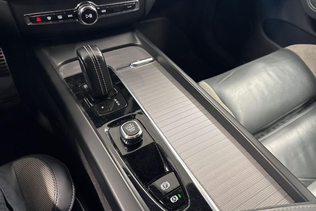 VOLVO XC60 2022