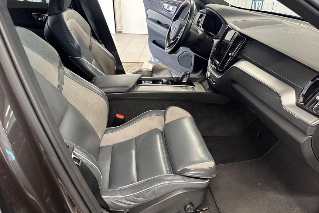 VOLVO XC60 2022