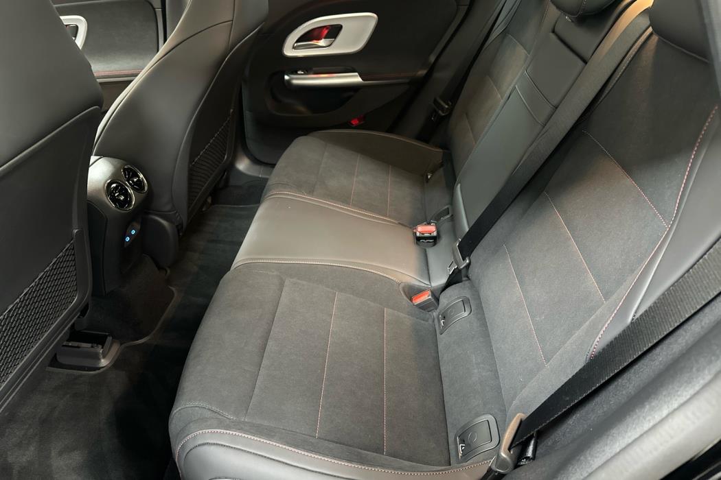 MERCEDES-BENZ CLA 2025