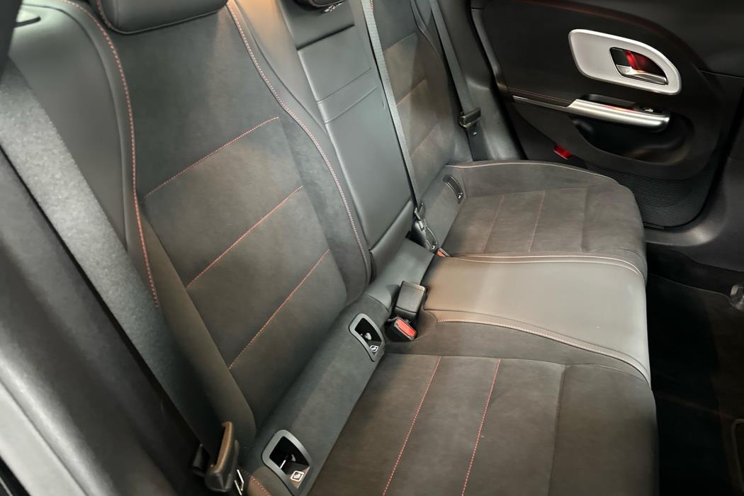 MERCEDES-BENZ CLA 2025