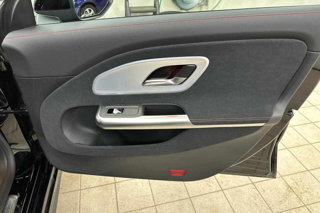 MERCEDES-BENZ CLA 2025