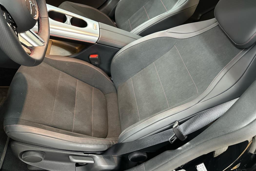 MERCEDES-BENZ CLA 2025