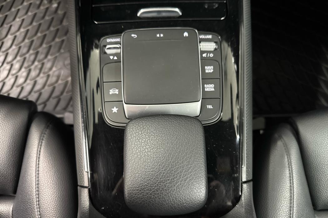 MERCEDES-BENZ GLB 2021