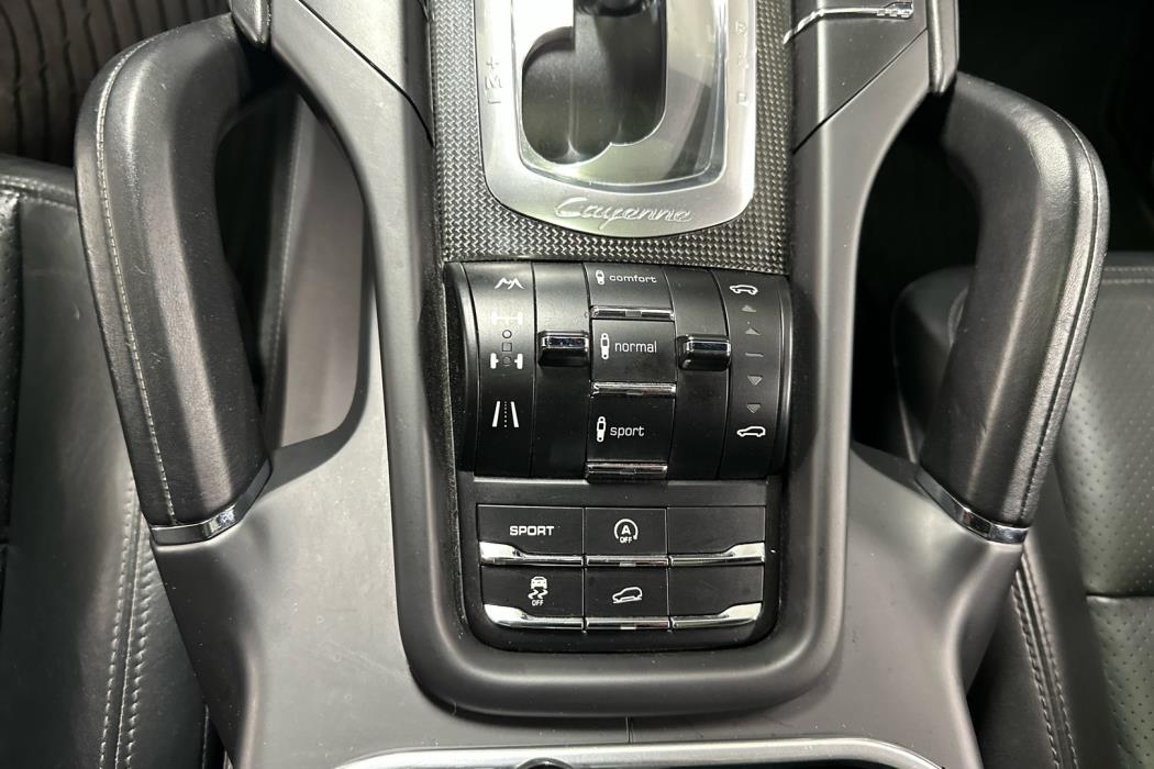 PORSCHE Cayenne 2011