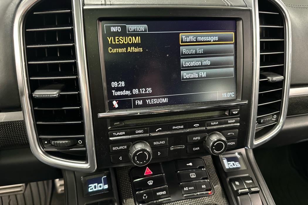 PORSCHE Cayenne 2011