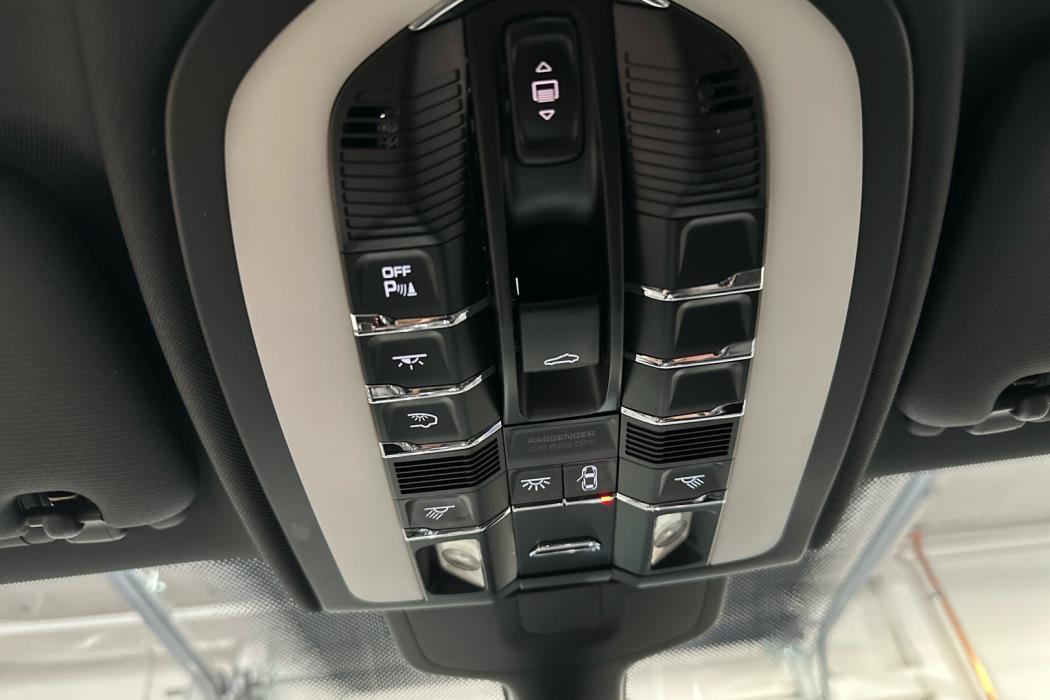 PORSCHE Cayenne 2011