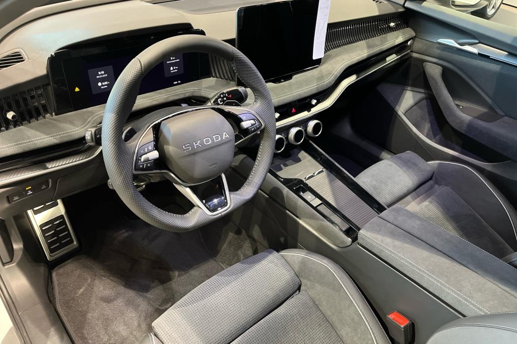 SKODA Superb 2025