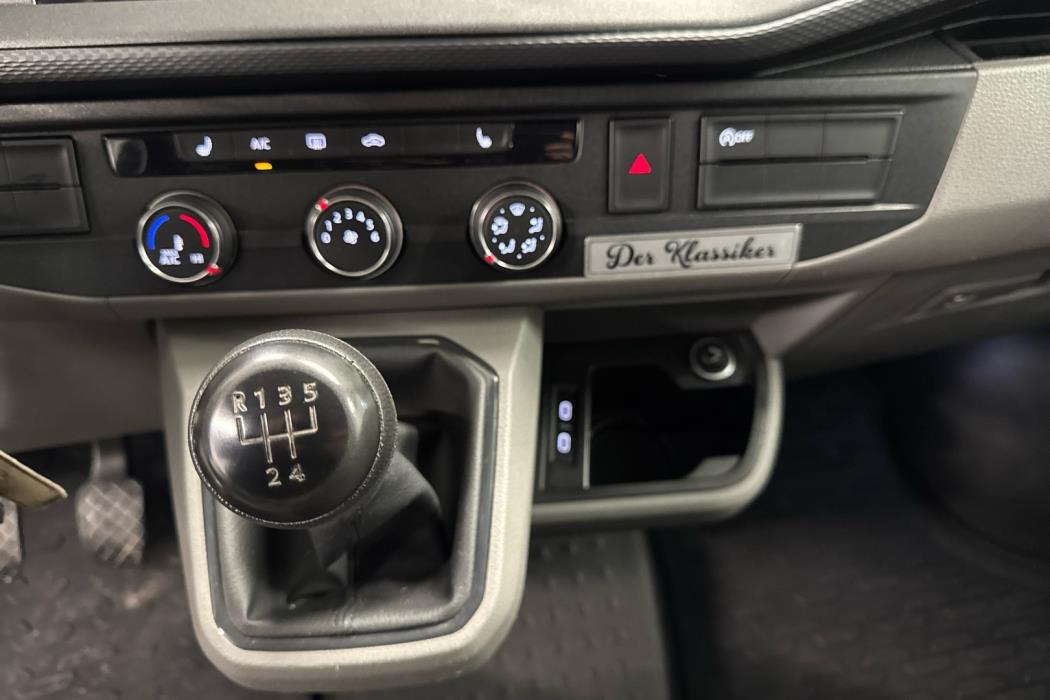 VOLKSWAGEN Transporter 2024