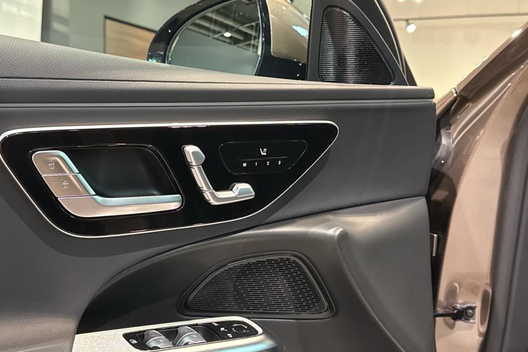MERCEDES-BENZ E 2026