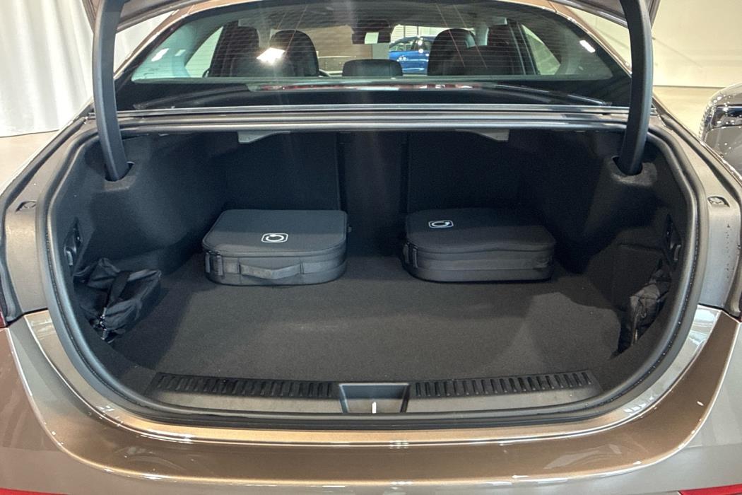 MERCEDES-BENZ E 2026