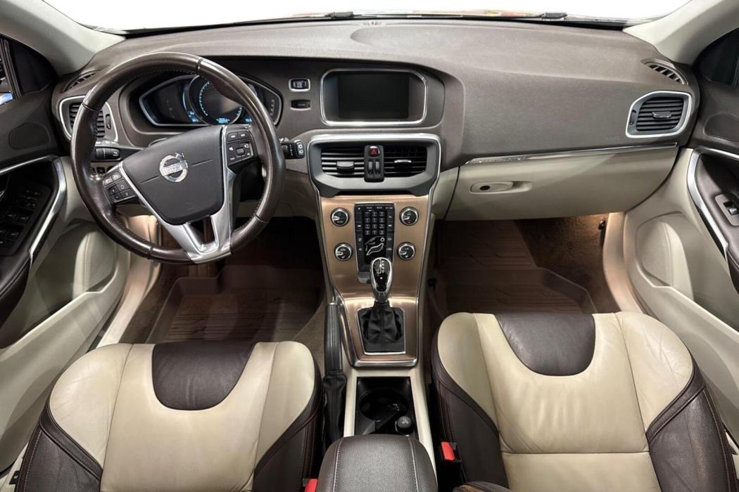 VOLVO V40 Cross Country 2014
