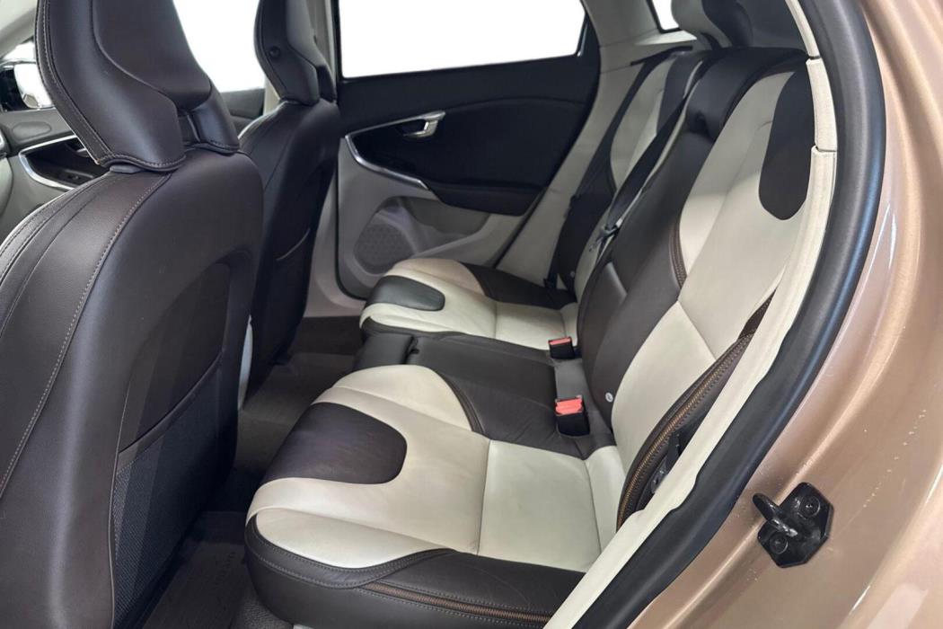 VOLVO V40 Cross Country 2014