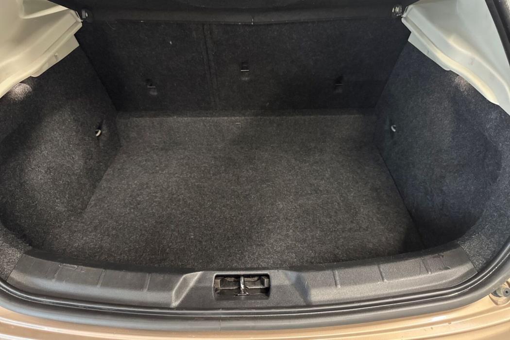 VOLVO V40 Cross Country 2014