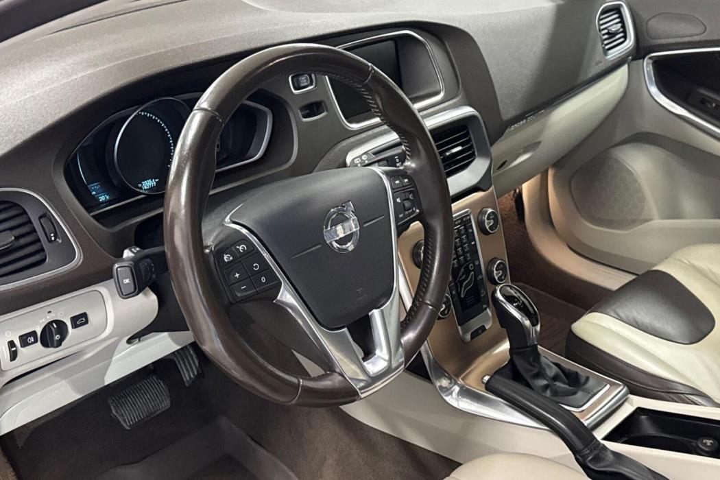 VOLVO V40 Cross Country 2014