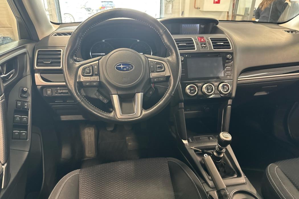 SUBARU Forester 2017