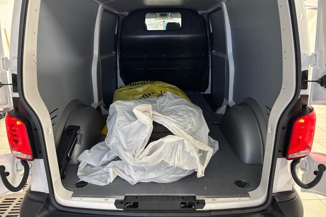 VOLKSWAGEN Transporter 2024