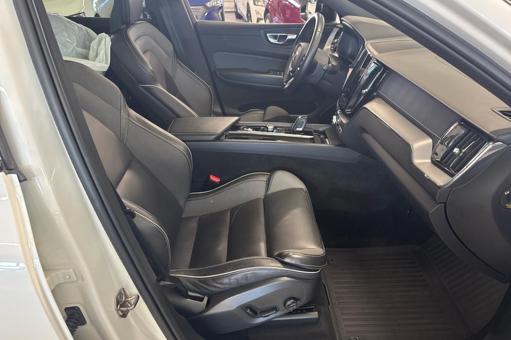 VOLVO XC60 2022