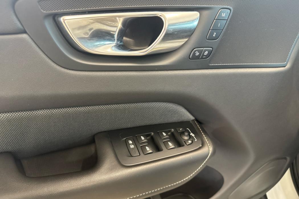 VOLVO XC60 2022