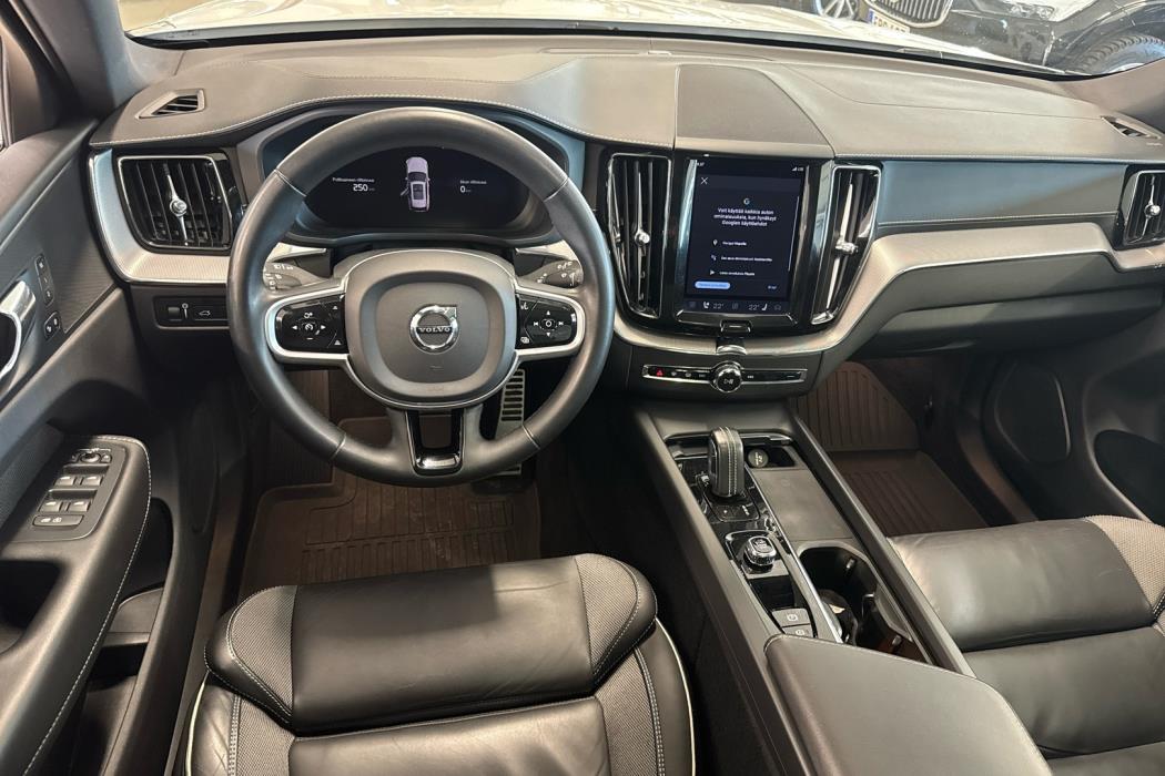 VOLVO XC60 2022