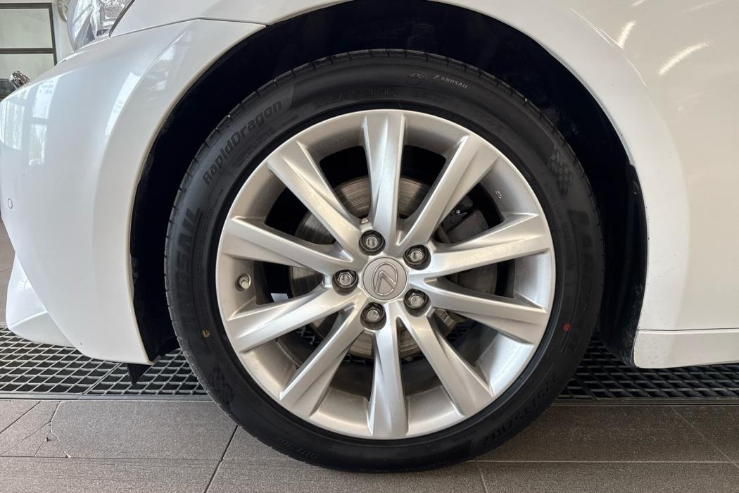 LEXUS IS 2013