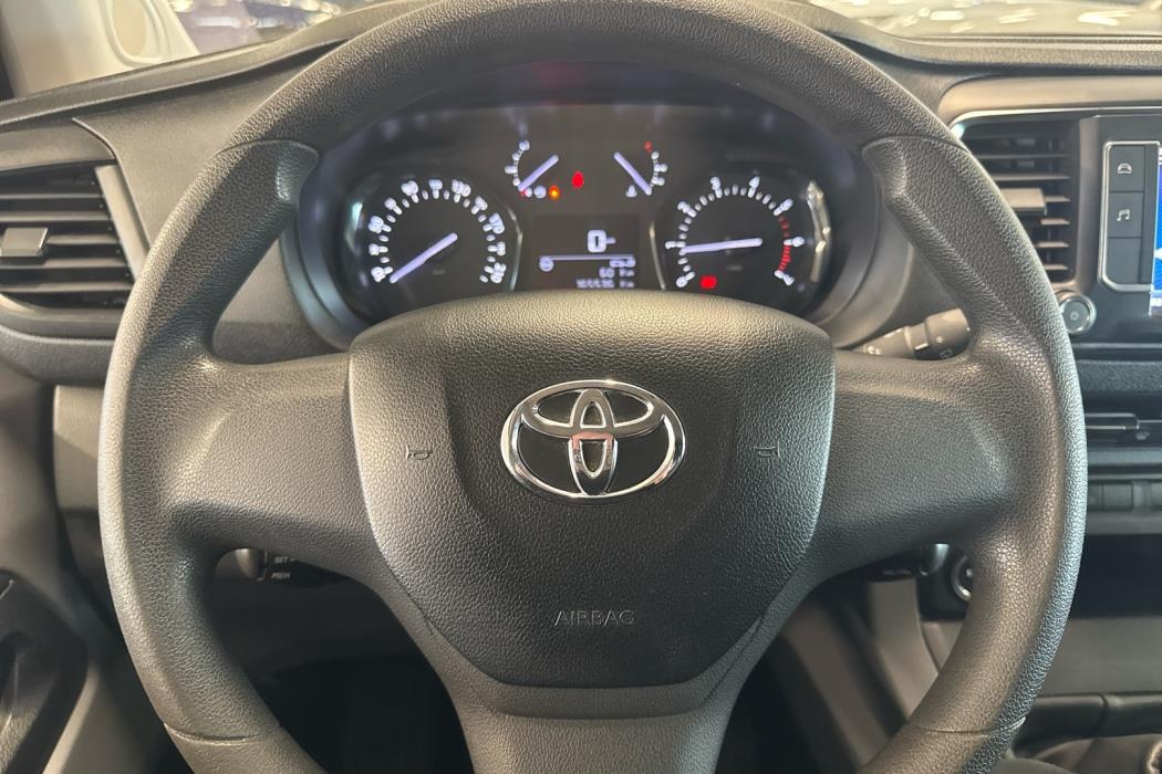 TOYOTA Proace 2016