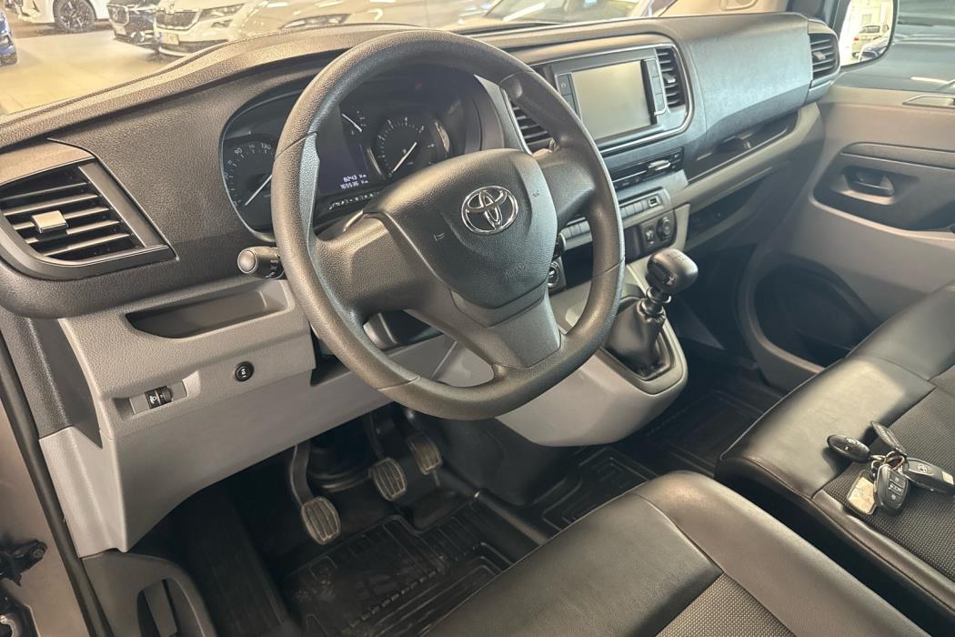 TOYOTA Proace 2016