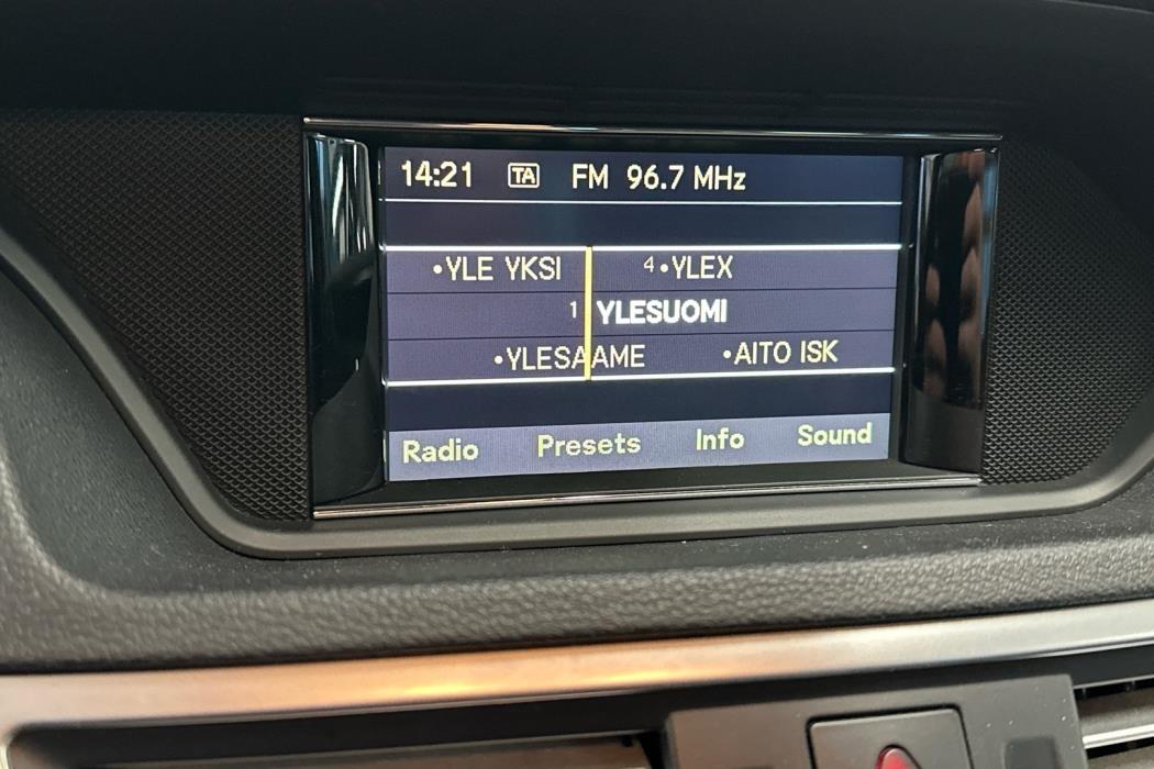 MERCEDES-BENZ E 2011