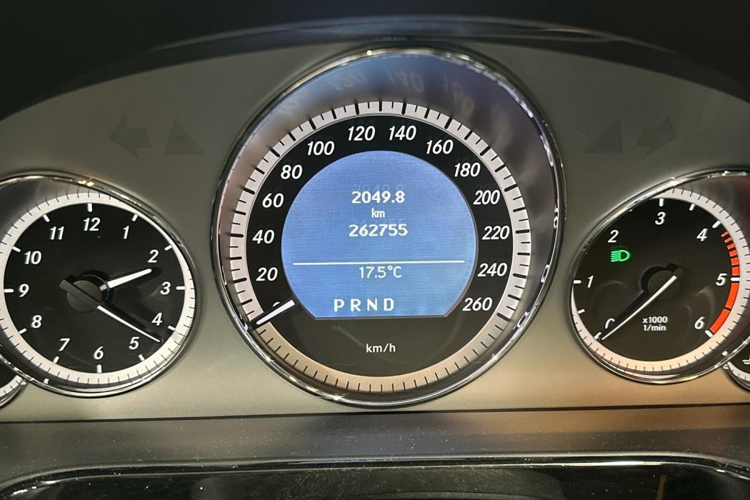 MERCEDES-BENZ E 2011