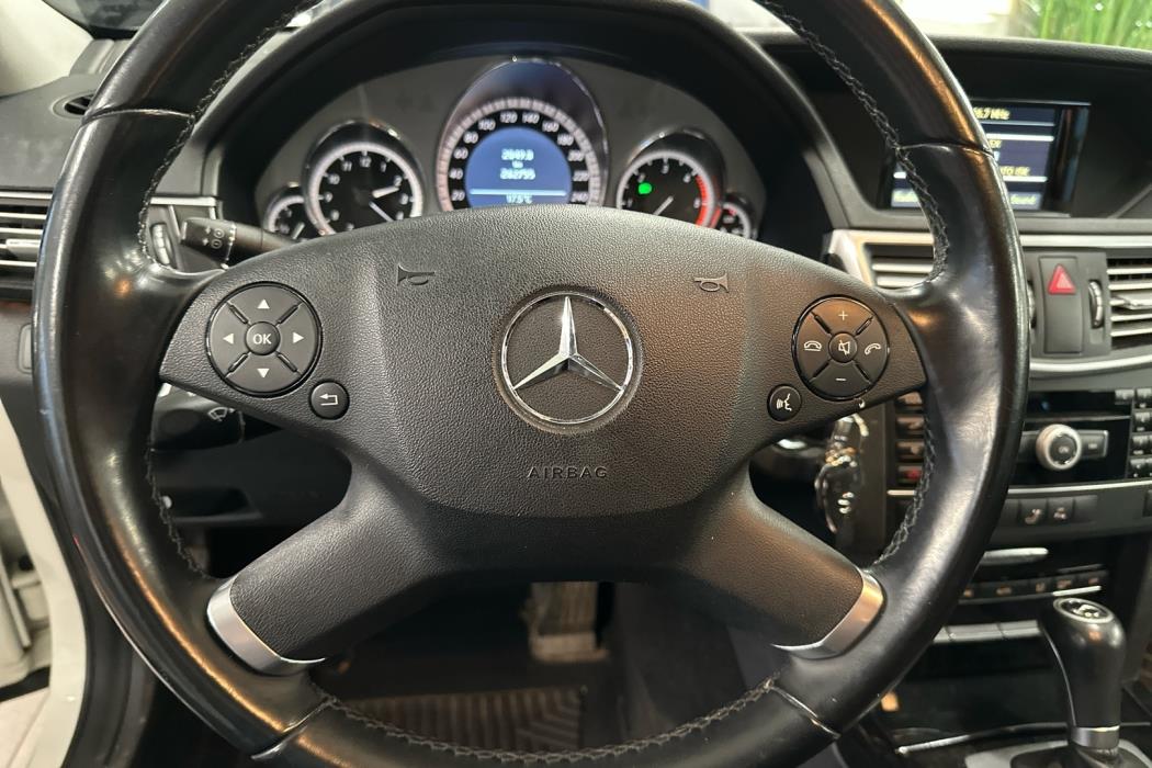 MERCEDES-BENZ E 2011