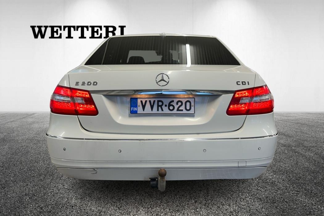 MERCEDES-BENZ E 2011