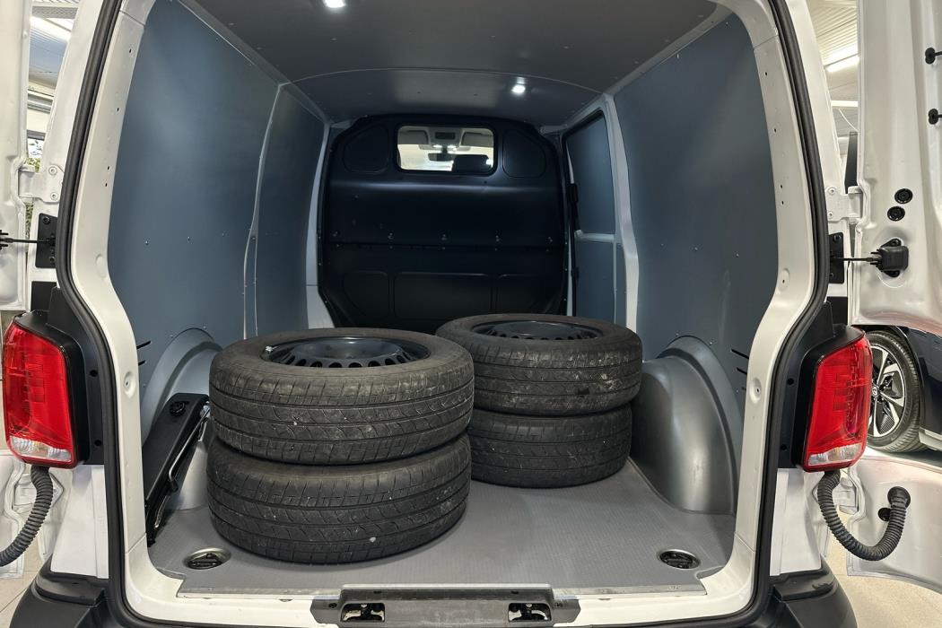 VOLKSWAGEN Transporter 2024